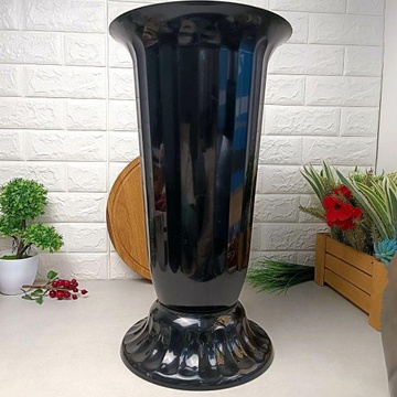 Чёрная пластиковая ваза для цветов 12л на небольшой ножке Флора Алеана Алеана
