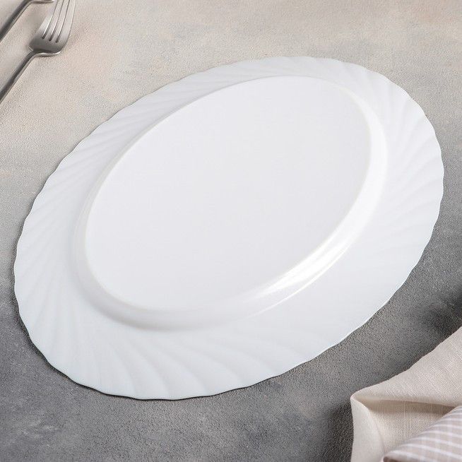 Плоске блюдо овальне з білої склокераміки Luminarc Trianon 290 мм (D6891) Luminarc