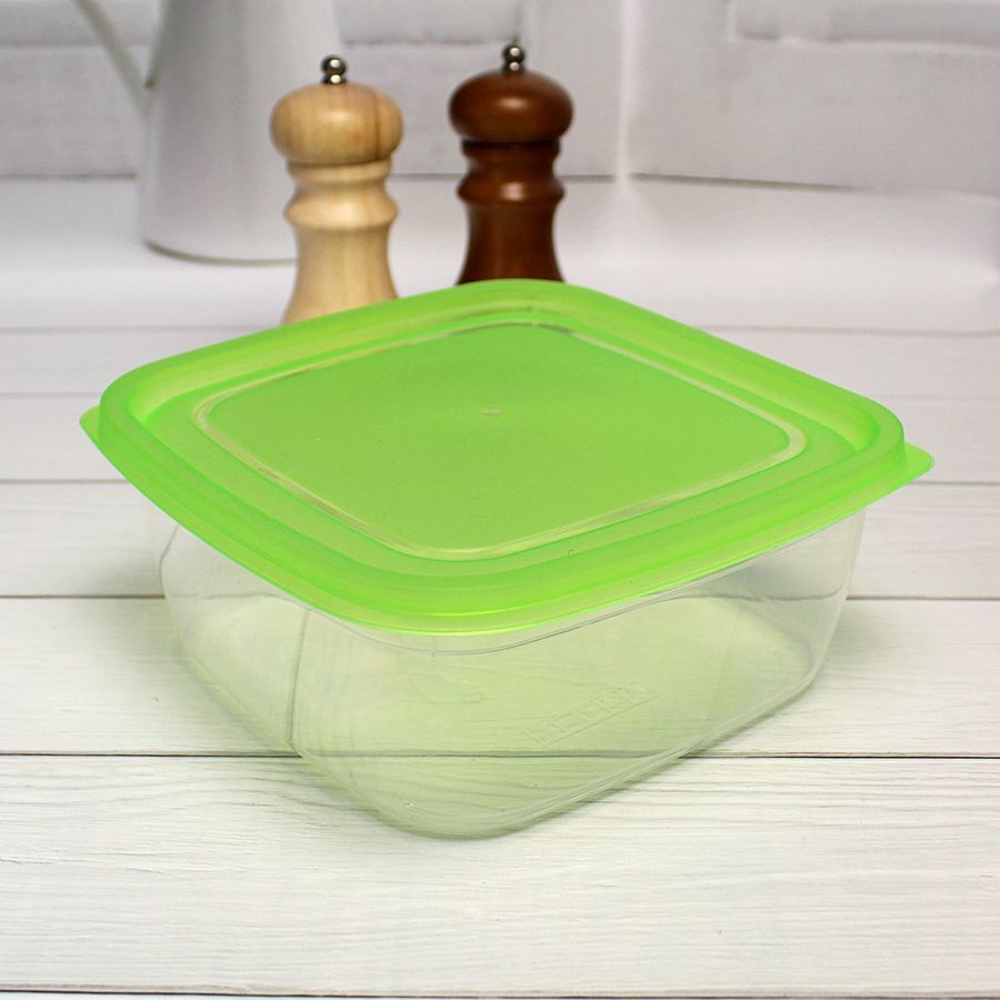 Квадратный пластиковый пищевой контейнер 0.9л с зелёной крышкой Ал-Пластик