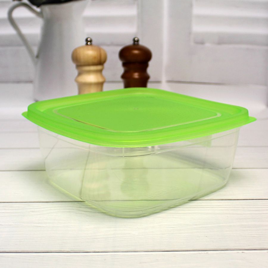 Квадратный пластиковый пищевой контейнер 0.9л с зелёной крышкой Ал-Пластик