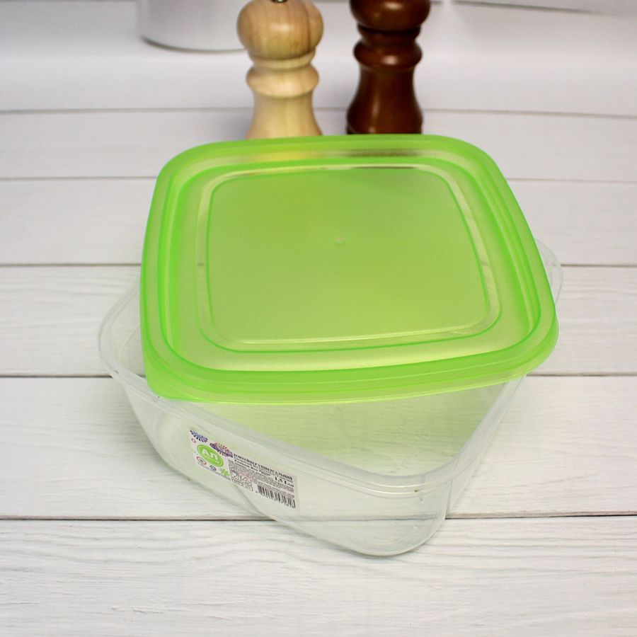 Квадратний пластиковий харчовий контейнер 900 мл із зеленою кришкою Ал-Пластик