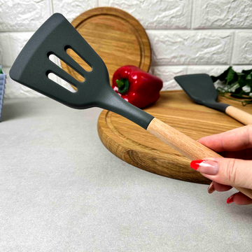 Силиконовая лопатка с прорезями для кухни с деревянной ручкой Серая Hell