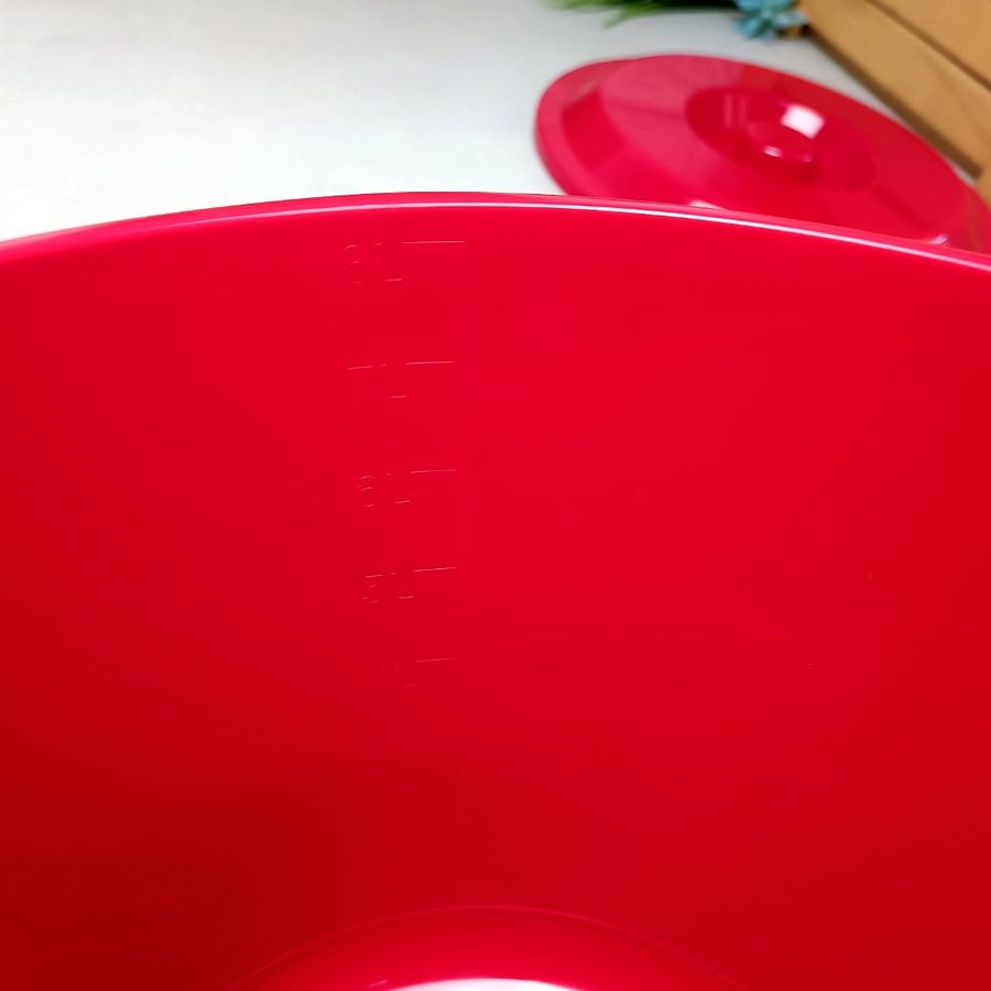 Красное пластиковое ведро с крышкой, 8л Алеана