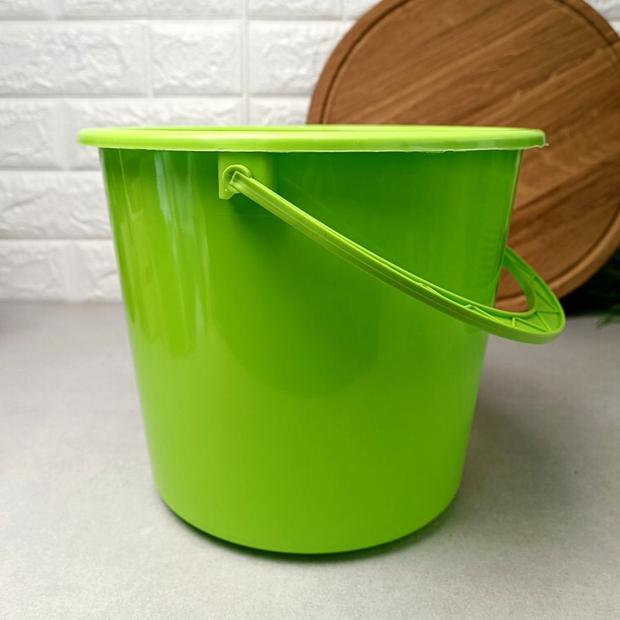 Небольшое хозяйственное пластиковое ведро 5л с крышкой, зелёный Алеана