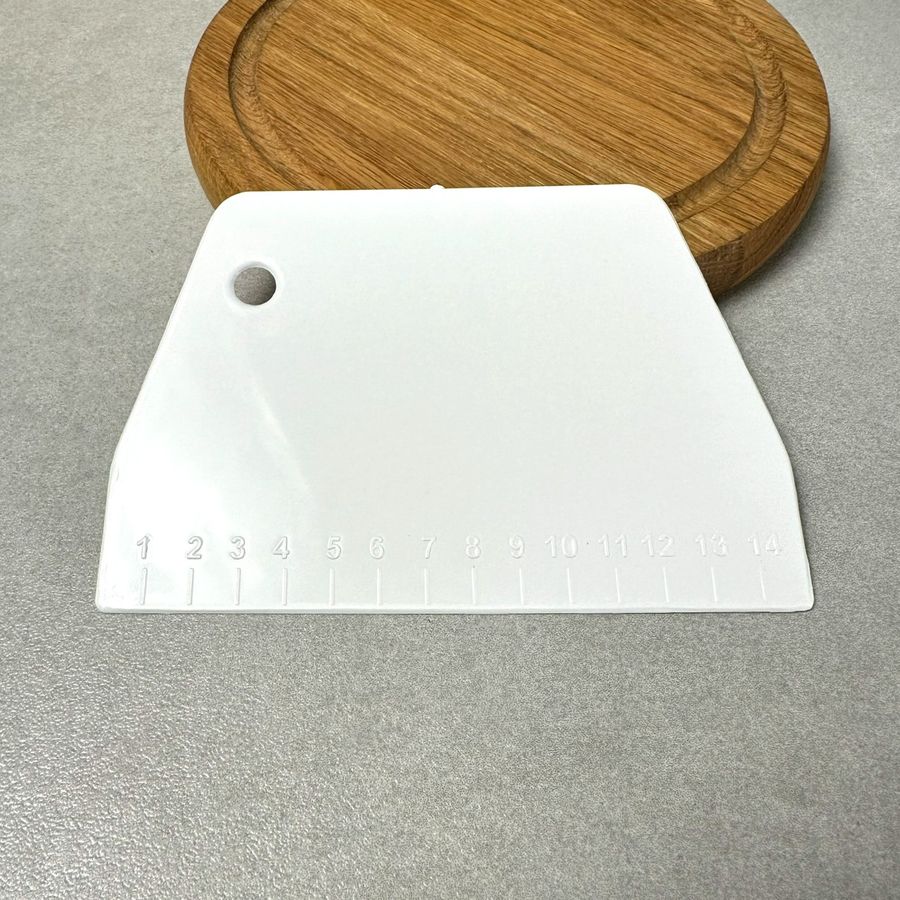 Пластиковый кондитерский шпатель с разметкой 15 см Без бренда