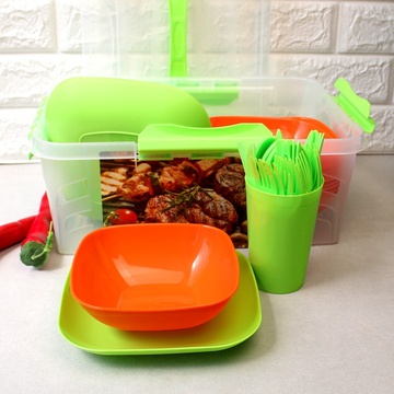 Набір пластикового посуду для пікніка в контейнері на 12 персон 73 предмета Plastar Pak