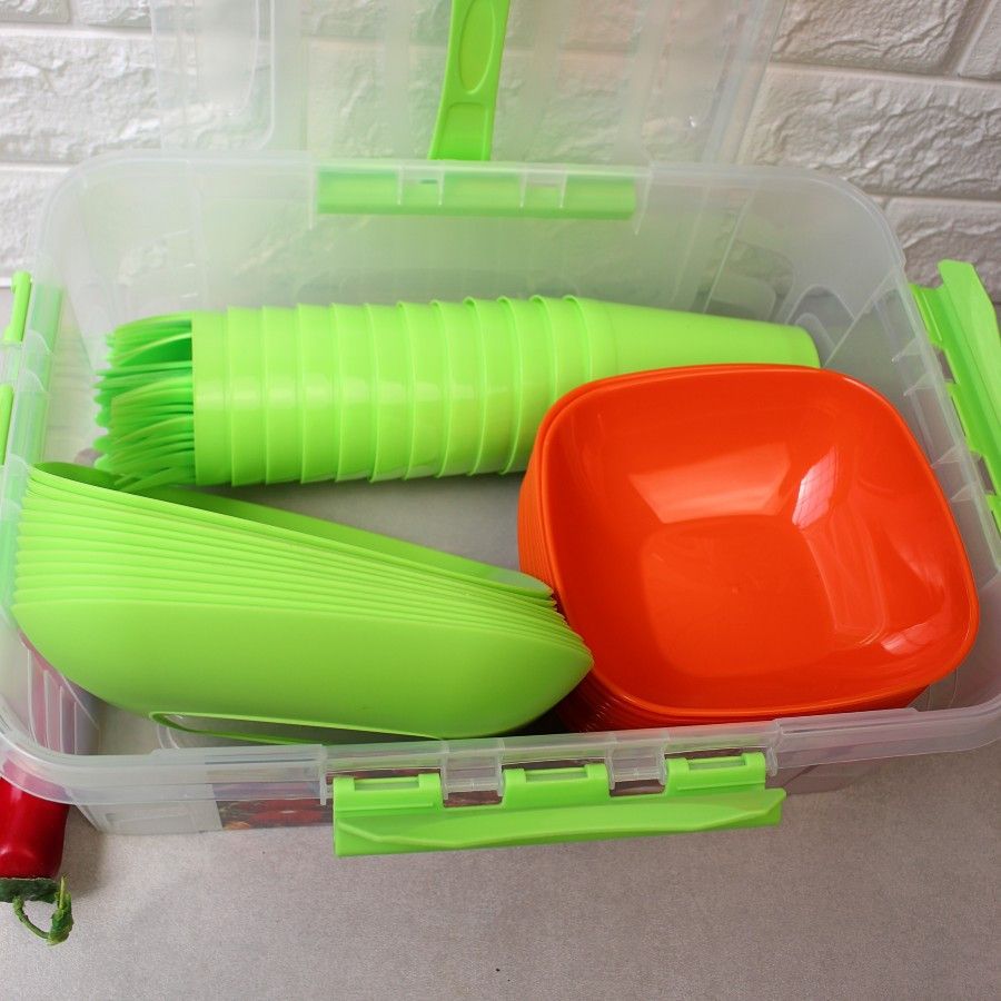 Набор пластиковой посуды для пикника в контейнере на 12 персон 73 предмета Plastar Pak