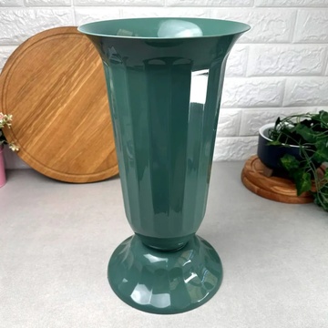 Зелёная пластиковая ваза для цветов 12л на небольшой ножке Флора Алеана Алеана