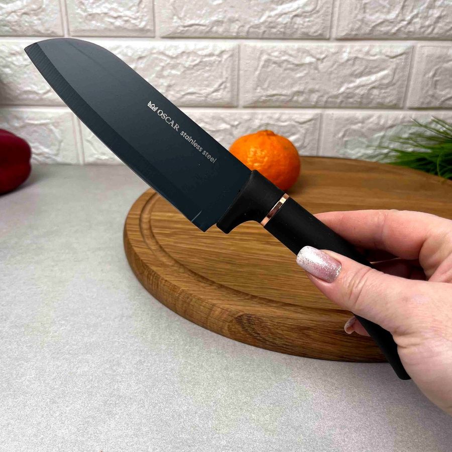 Чорний кухонний ніж-сантоку 13 см із ручкою Soft-touch Oscar Grand Oscar