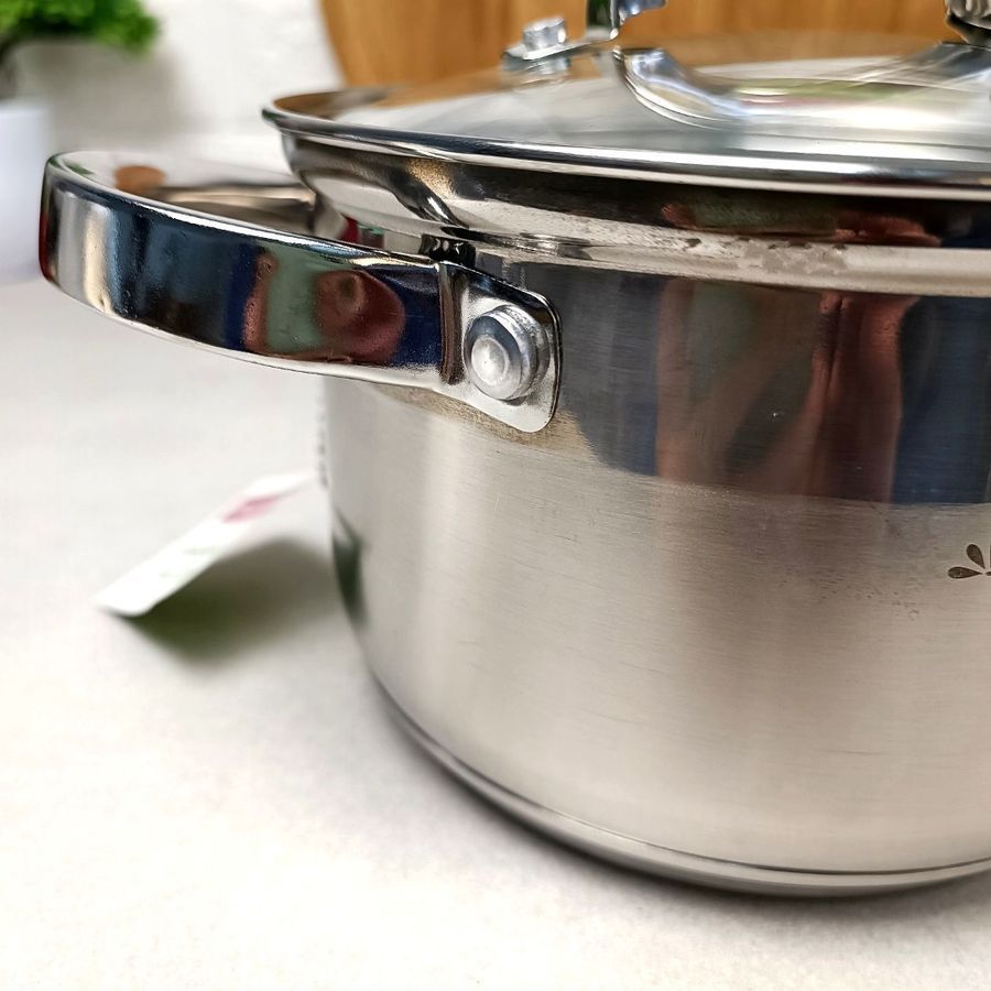 Кастрюля 2.1 л из нержавеющей стали с крышкой и полыми ручками Kamille
