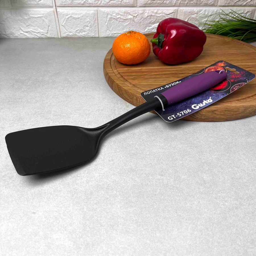 Чёрная пластиковая кухонная лопатка без прорезей 34 см Gusto GUSTO
