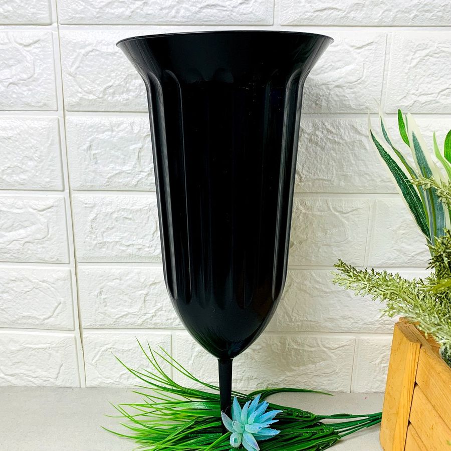 Чорний садовий пластиковий вазон зі штирем-стійкою, d16 Алеана Алеана