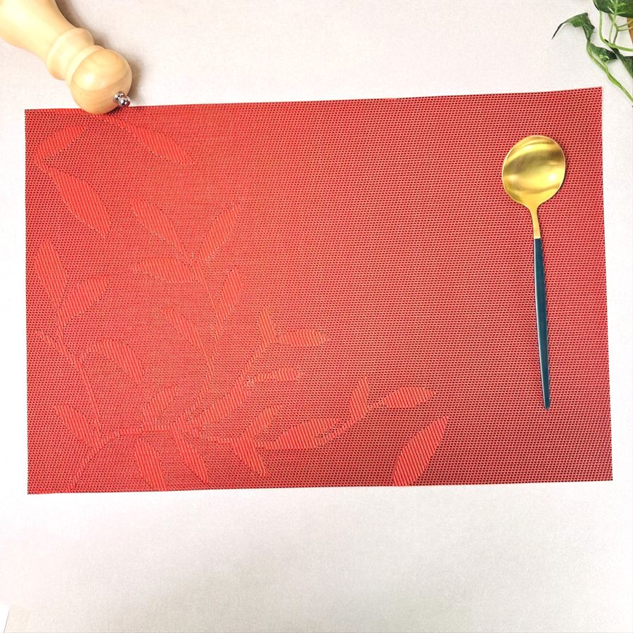 Червоні серветки-підкладки під тарілку на стіл з квітами 30х45см (13-А) Hell