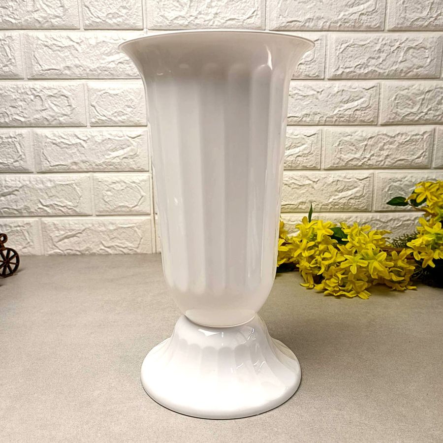 Белая устойчивая пластиковая ваза 38см для цветов Флора Алеана Алеана