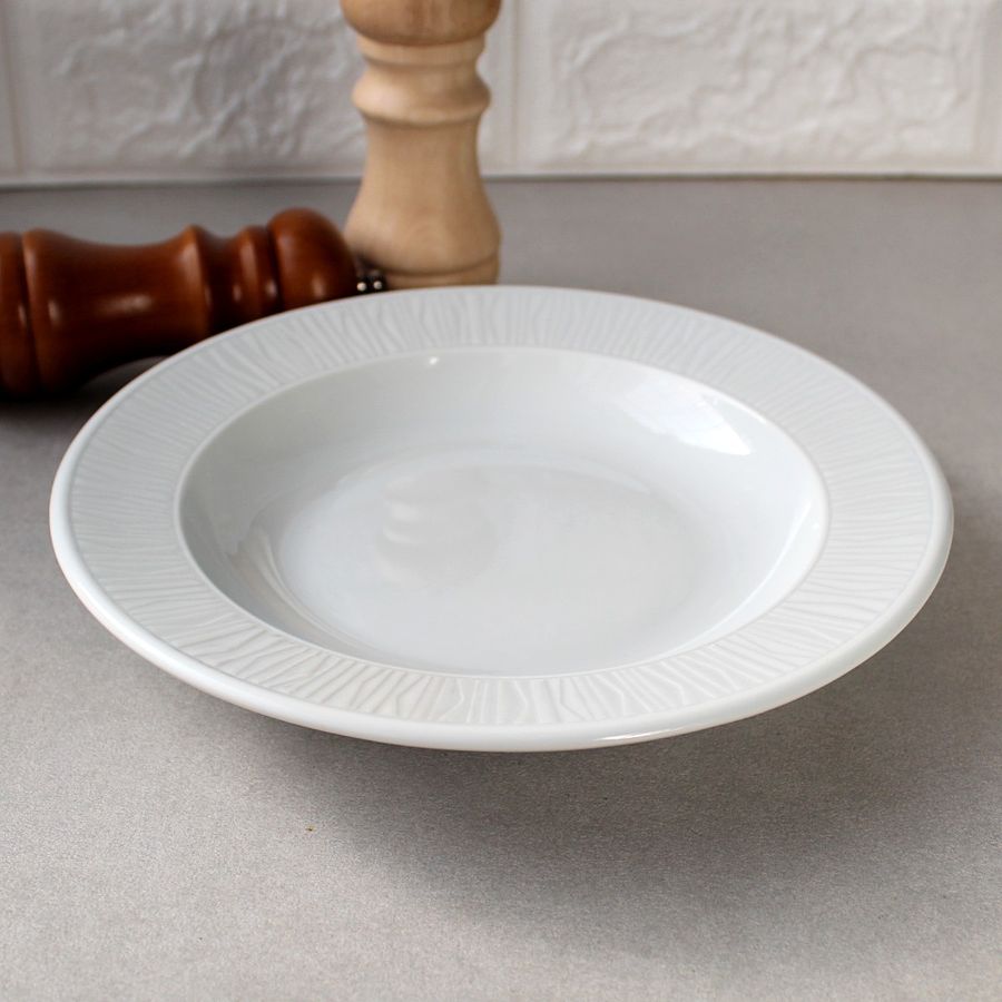 Белая глубокая фарфоровая тарелка Kutahya Porselen Emotion 220 мм (EM2122) Kutahya Porselen