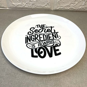 Белая круглая тарелка Любовь - секретный ингридиент 26 см Luminarc