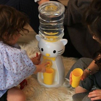 Детский розовый кулер для воды с бутылем и стаканом 2 л ArtPlaz