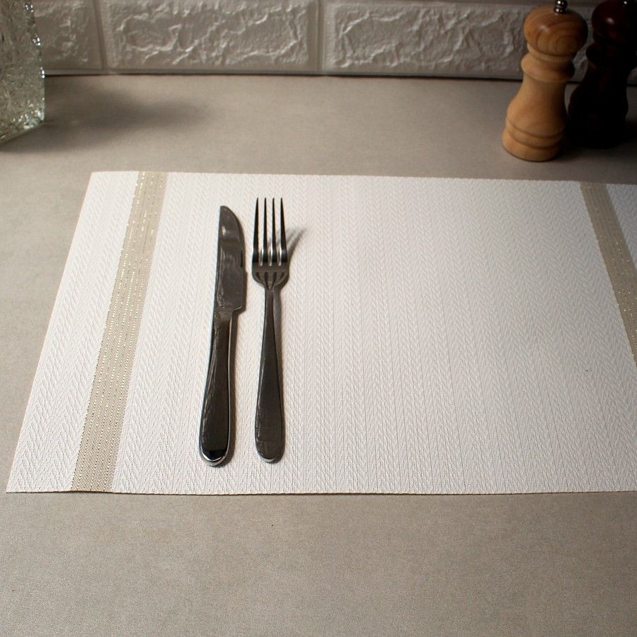 Белая сервировочная салфетка под тарелку с люрексом 30х45см (8-А) Hell