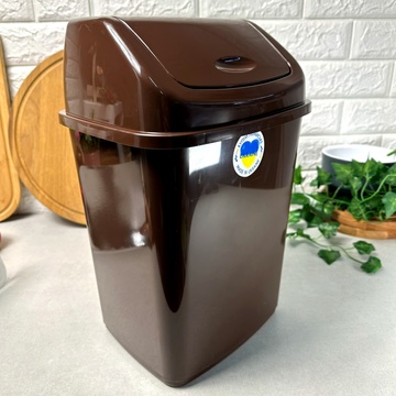 Компактное мусорное ведро с поворотной крышкой 10 л коричневого цвета Алеана