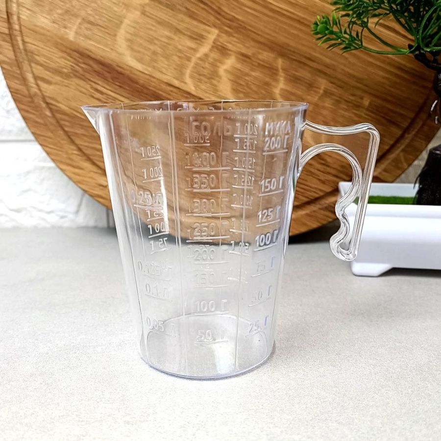 Пластиковый мерный стакан с ручкой на 250 мл с градацией, для различных видов продуктов Магия Пласт